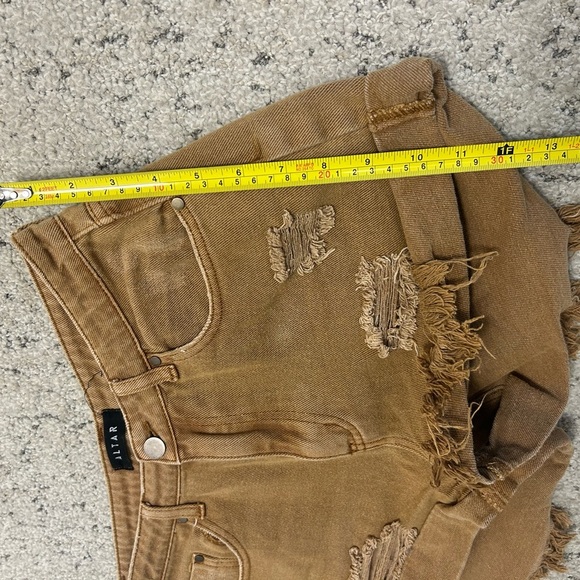 Alter size 29 EUC Women's Brown Distressed Shorts - Picture 4 of 6
